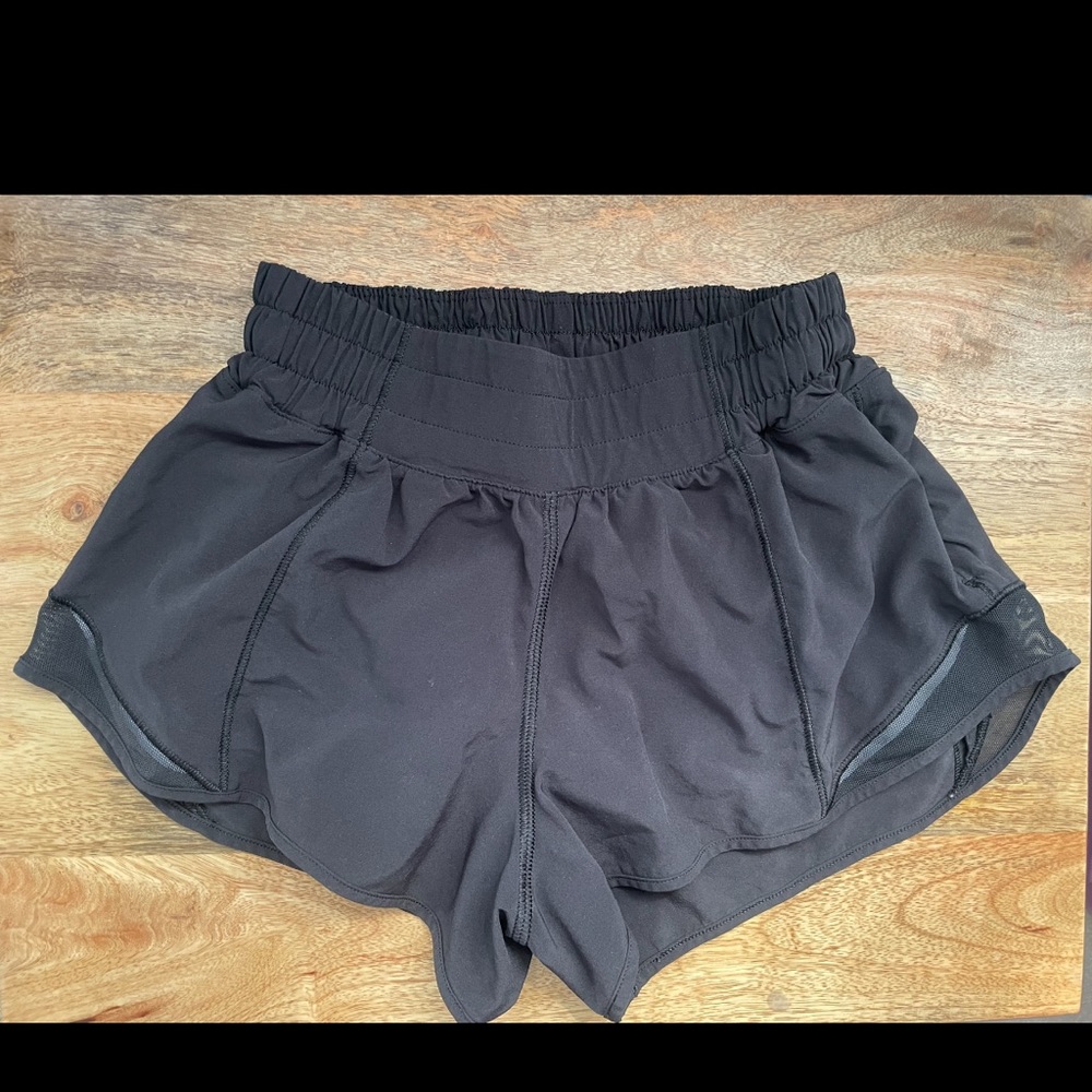 Lululemon Hotty Hot Low-Rise Lined Short 2.5”